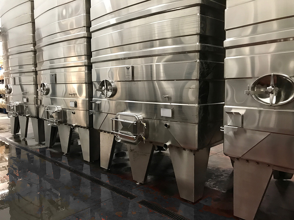 Stainless Steel Wine Tanks