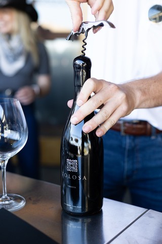 Primera Bottle Opening